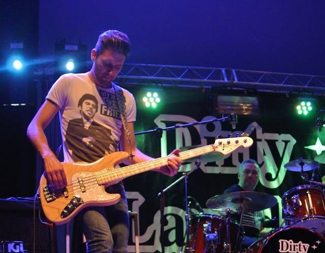 Dirty laundry voordelig boeken bij burolivemuziek.nl