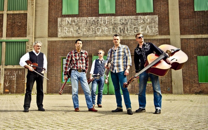 Stringcaster boeken? Via Erkend Artiestenbureau! Transparante vermelding prijzen en betrouwbaar boeken. Gratis advies! Jouw feest de juiste muziek!