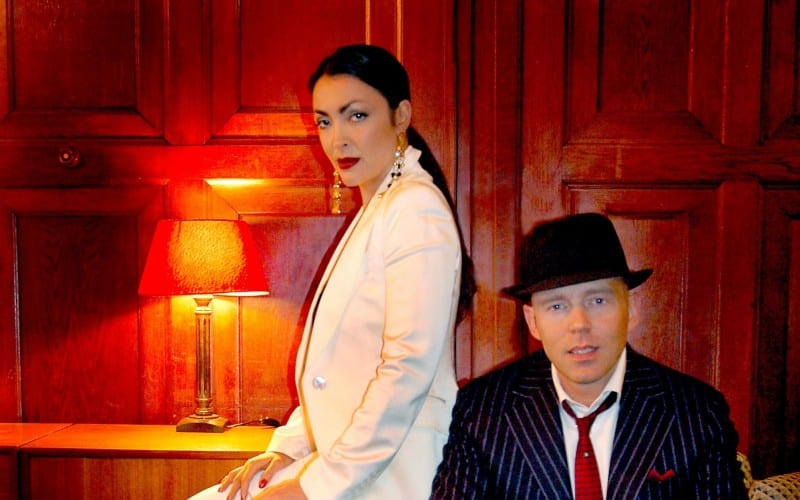 mr-and-mrs-irresistible boek je voordelig bij burolivemuziek.nl