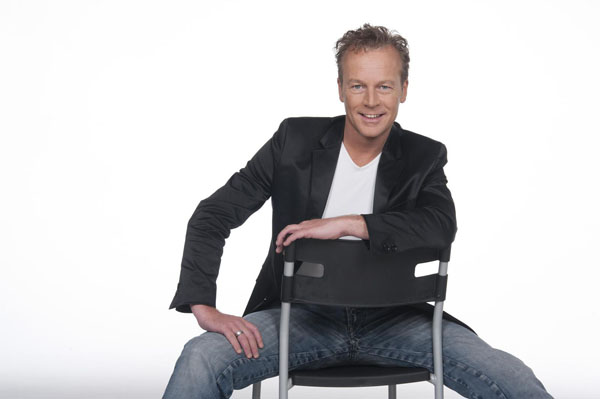 Dennis Jones voordelig boeken bij Burolivemuziek.nl