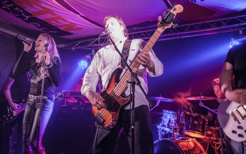 High Road Easy voordelig boeken bij Burolivemuziek.nl