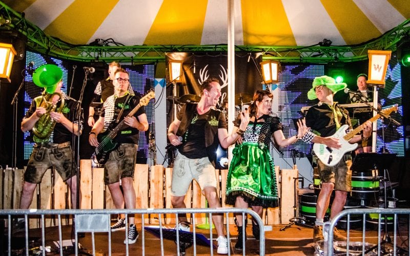 Woenderbaar boek je bij Burolivemuziek.nl