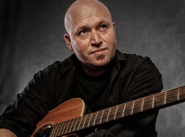 Zanger Raphael voordelig boeken bij Burolivemuziek.nl