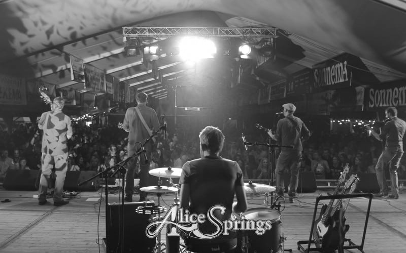 Alice Springs voordelig boeken bij Burolivemuziek.nl