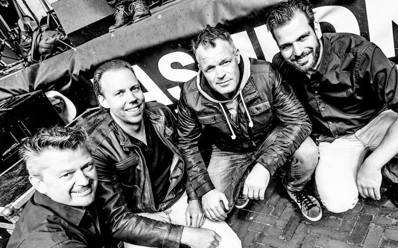 The Acoustic Chiefs voordelig boeken bij burolivemuziek-nl