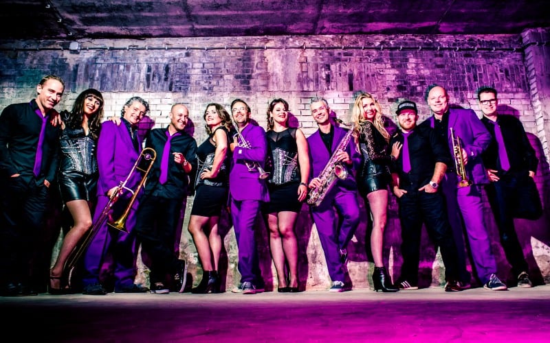 Glamourama! boek je voordelig bij Burolivemuziek.nl