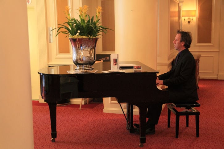 Uitvaart pianist Dick Schuur voordelig boeken bij Burolivemuziek.nl