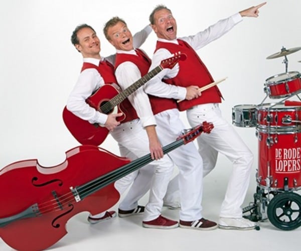 De Rode Lopers boek je het voordeligst bij Burolivemuziek.nl