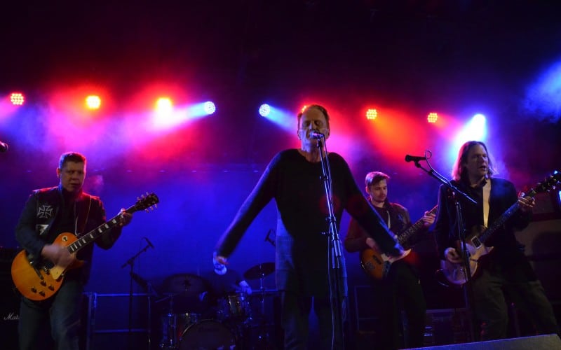 Live and Dangerous voordelig boeken bij Burolivemuziek.nl