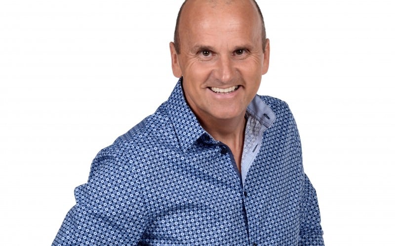 Dennie Damaro voordelig boeken bij Burolivemuziek.nl