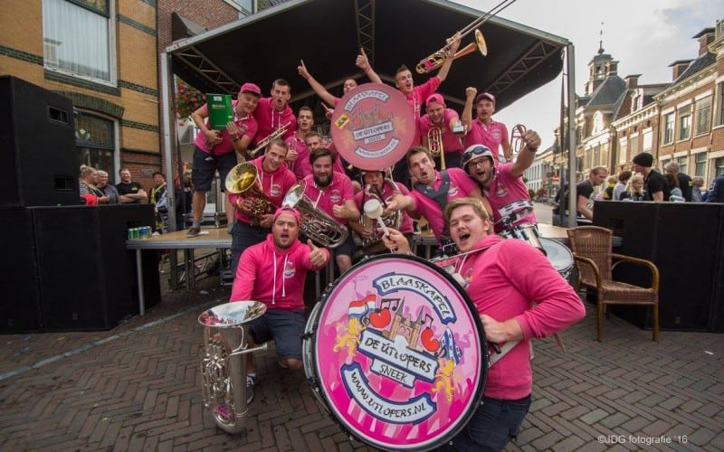 De Útlopers voordelig boeken bij Burolivemuziek.nl