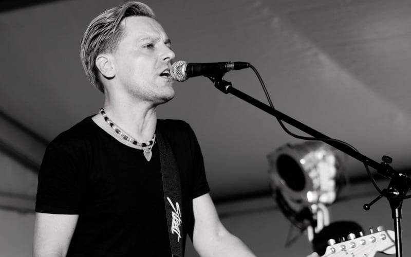 Room Service (Bryan Adams tribute) Burolivemuziek.nl