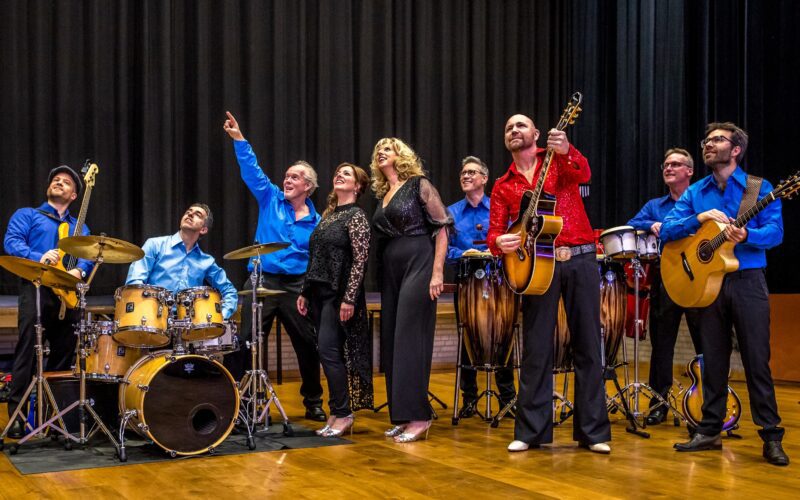 Neil Diamond Memories tribute band