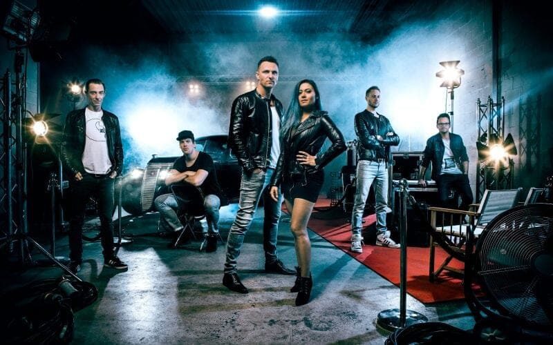 The Rich and Famous Burolivemuziek