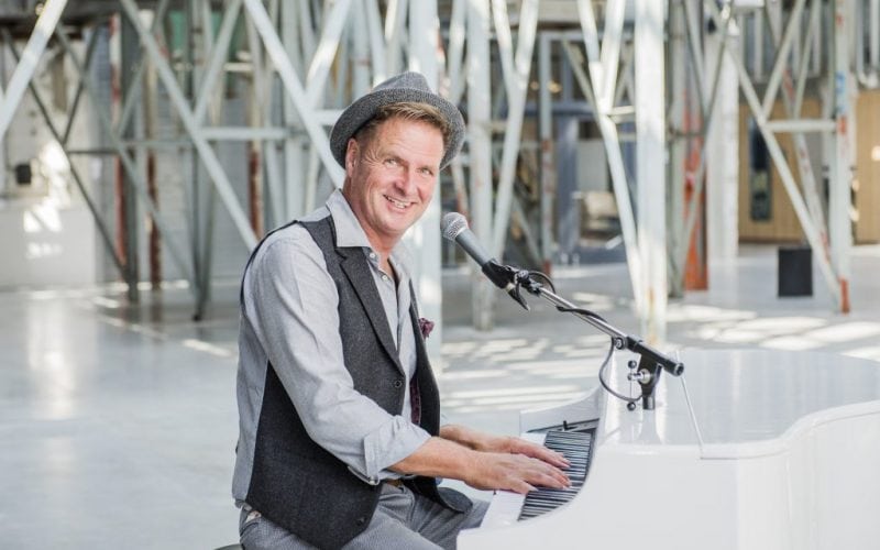 Paul Backbier boek je bij Burolivemuziek.nl