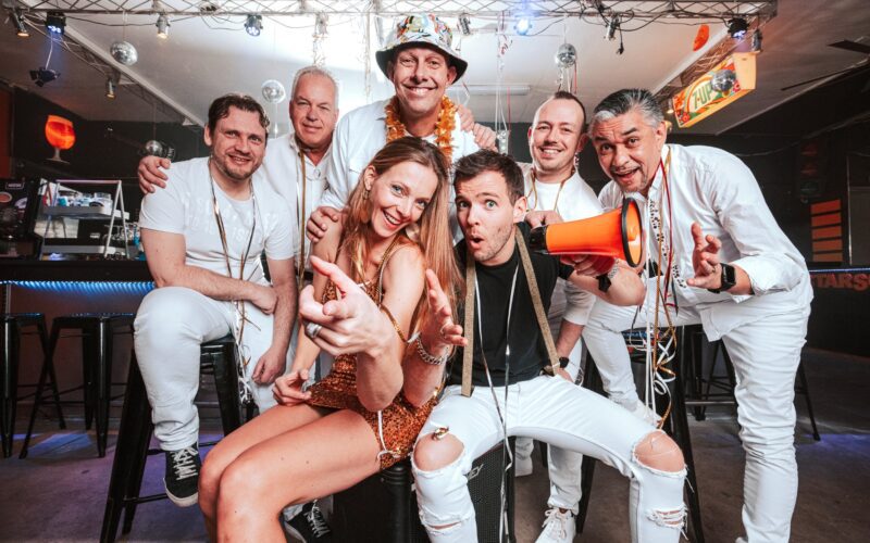 Coverband 2MF boeken bij Burolivemuziek.nl