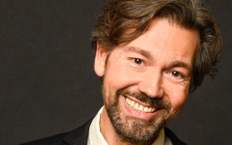 Riël de Groot boek je bij Burolivemuziek.nl