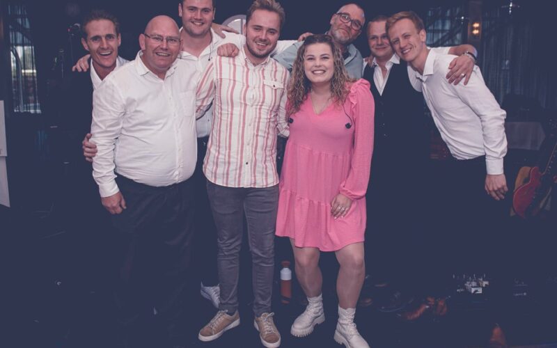 Suitcase Coverband Boek je bij Burolivemuziek.nl