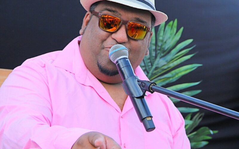 M.O.K. Boek je bij Burolivemuziek.nl