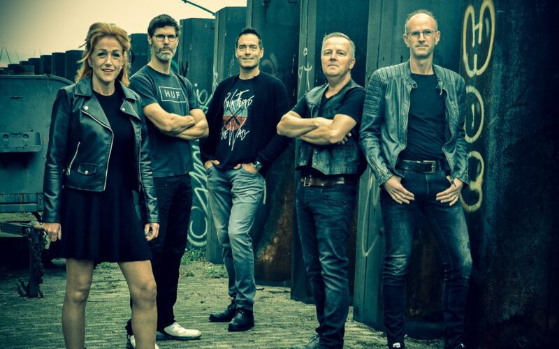 Rock Coverband Revelation boek je bij Burolivemuziek.nl