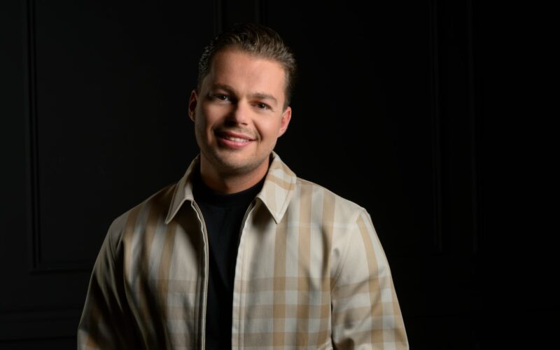 Robert van Hemert boek je bij Burolivemuziek.nl