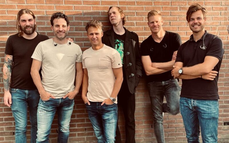 Yellow a tribute to Coldplay Boek je bij Burolivemuziek.nl