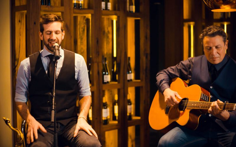 Small Affair Boek je bij Burolivemuziek.nl