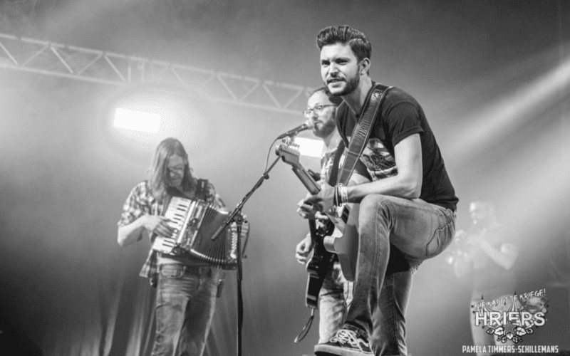 Dowwen Héze Boek je bij Burolivemuziek.nl