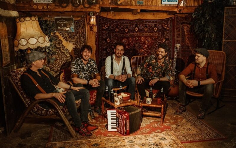 Livin'Room Boek je bij Burolivemuziek.nl