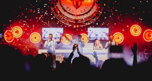 De Zingende Barmannen bij Burolivemuziek.nl