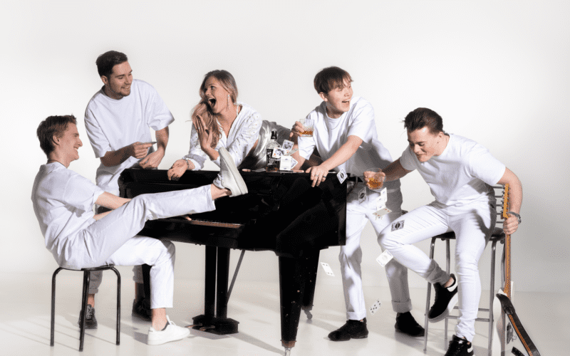 NoColour Boek je bij Burolivemuziek.nl