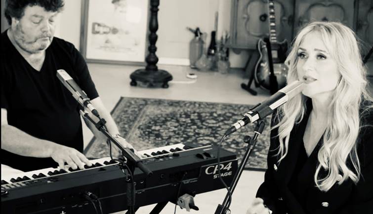 Danielle en Jonathan Boek je bij Burolivemuziek.nl